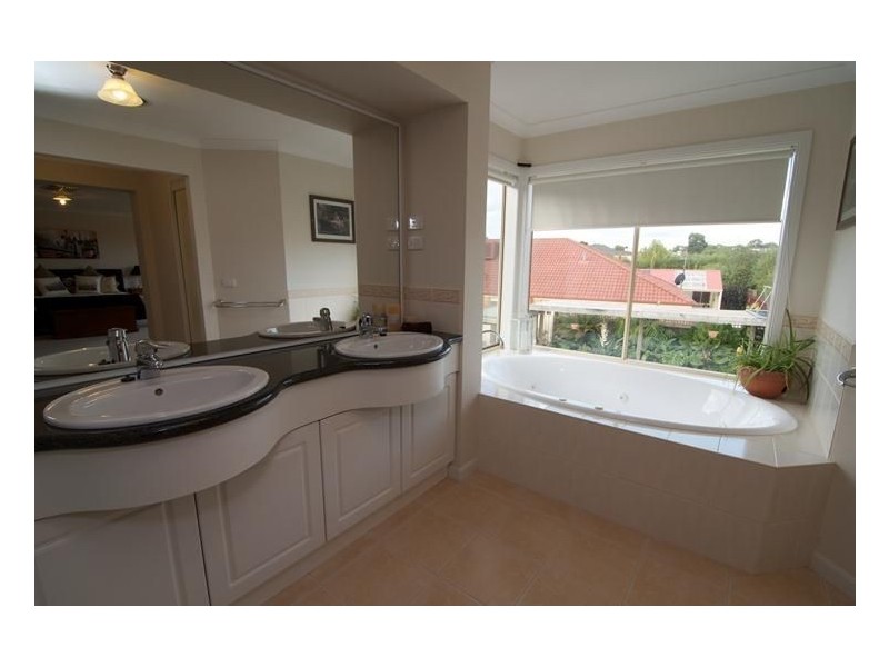 70 Paterson Drive, Lynbrook VIC 3975