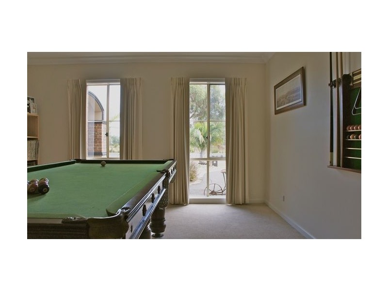 70 Paterson Drive, Lynbrook VIC 3975