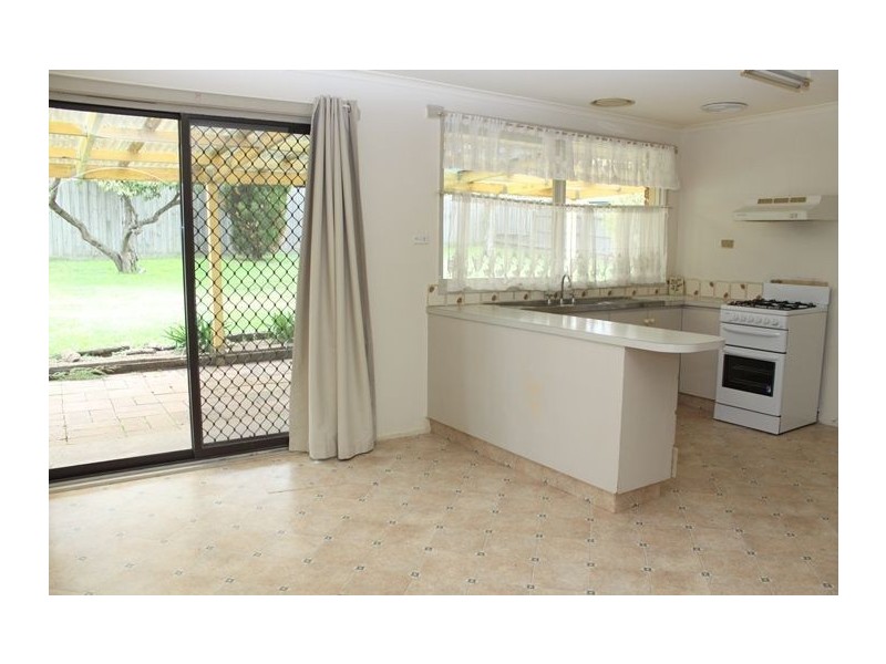 117 Oaktree Drive, Hampton Park VIC 3976