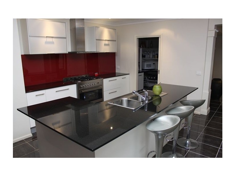 16 Freshwater Boulevard, Lyndhurst VIC 3975