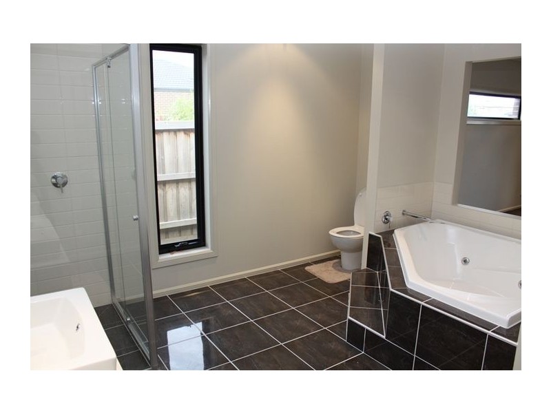 16 Freshwater Boulevard, Lyndhurst VIC 3975