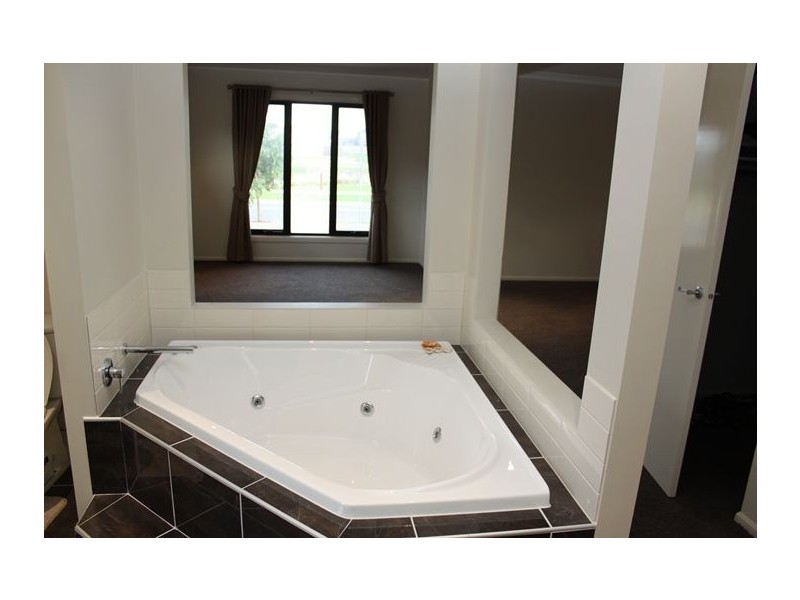 16 Freshwater Boulevard, Lyndhurst VIC 3975