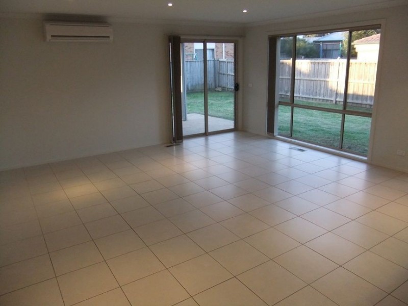 6 Fairways Boulevard, Cranbourne North VIC 3977