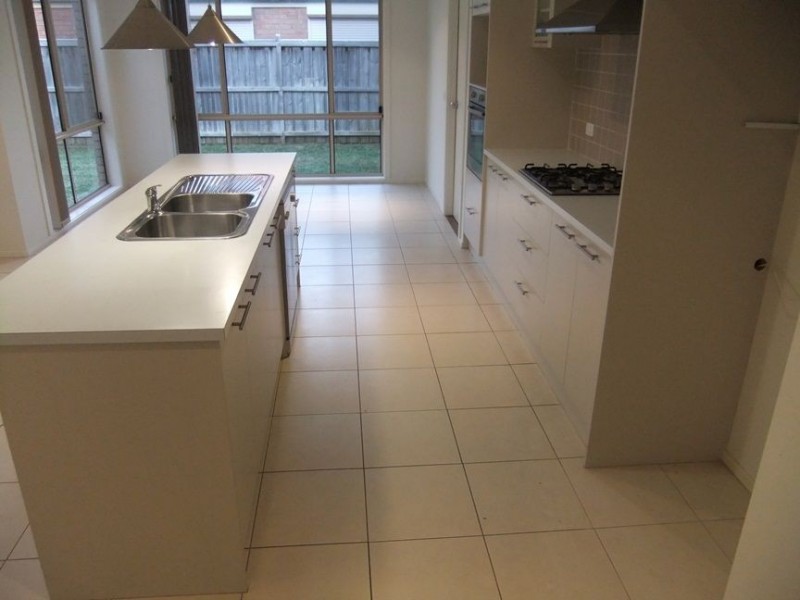 6 Fairways Boulevard, Cranbourne North VIC 3977