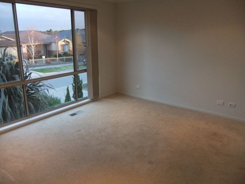 6 Fairways Boulevard, Cranbourne North VIC 3977