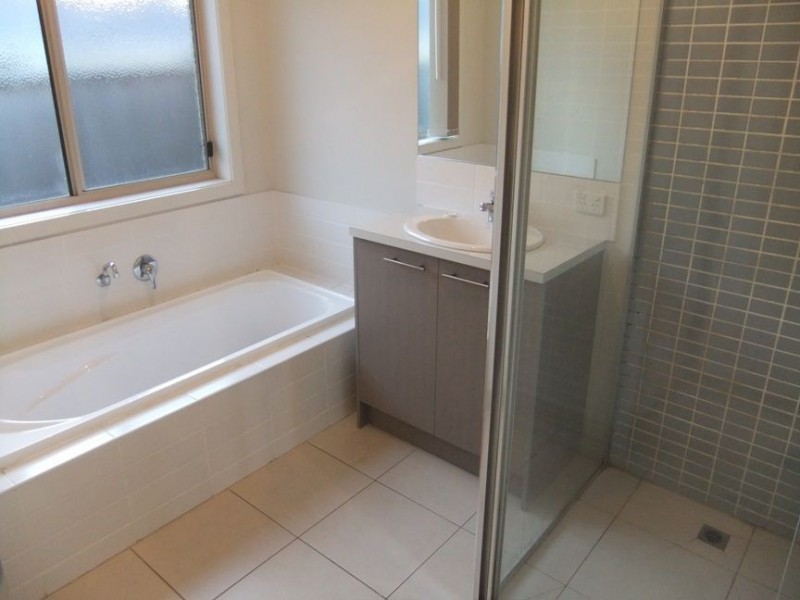 6 Fairways Boulevard, Cranbourne North VIC 3977