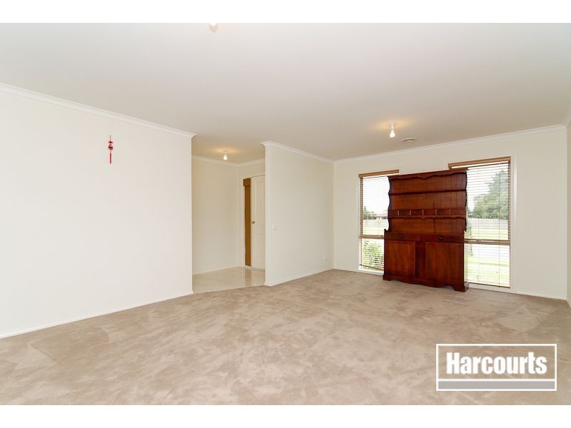 31 Glenora Way, Hampton Park VIC 3976