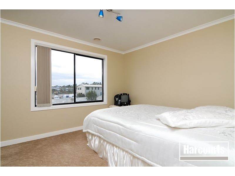 16 Hopegood Place, Lynbrook VIC 3975