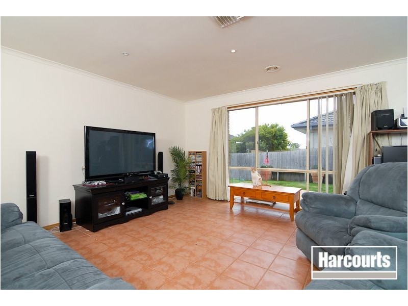 65 Hutchinson Drive, Lynbrook VIC 3975