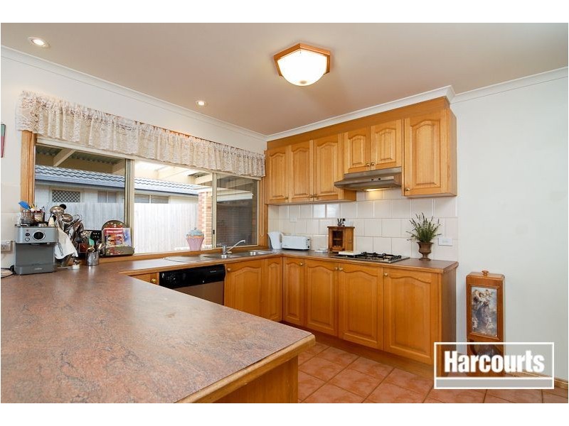 65 Hutchinson Drive, Lynbrook VIC 3975