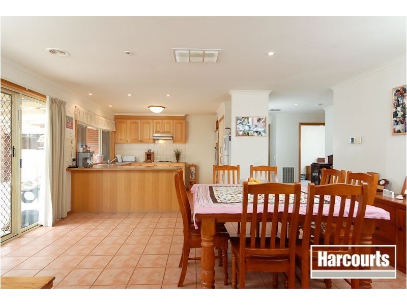 65 Hutchinson Drive, Lynbrook VIC 3975