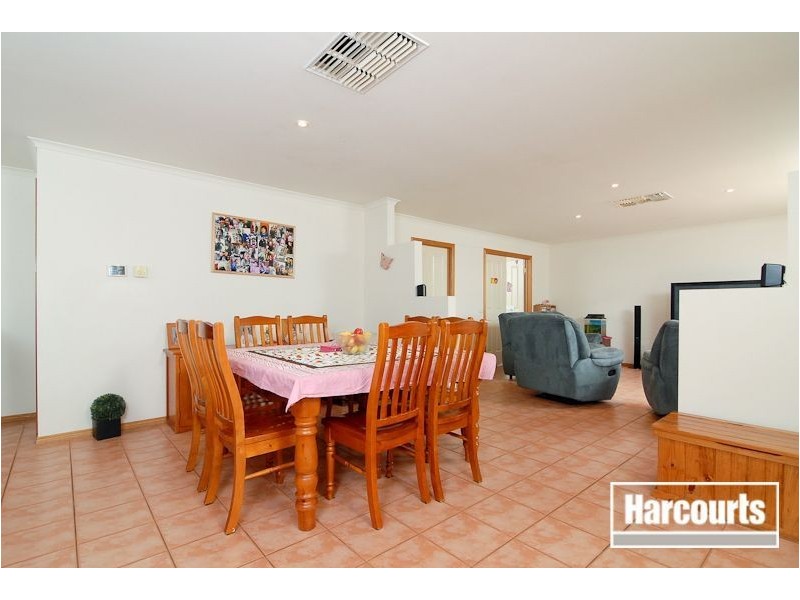 65 Hutchinson Drive, Lynbrook VIC 3975