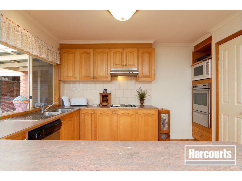 65 Hutchinson Drive, Lynbrook VIC 3975