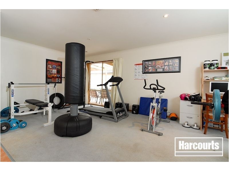 65 Hutchinson Drive, Lynbrook VIC 3975