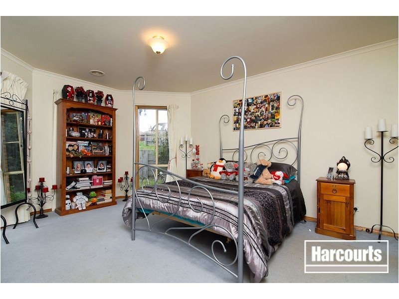 65 Hutchinson Drive, Lynbrook VIC 3975