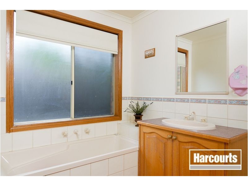 65 Hutchinson Drive, Lynbrook VIC 3975
