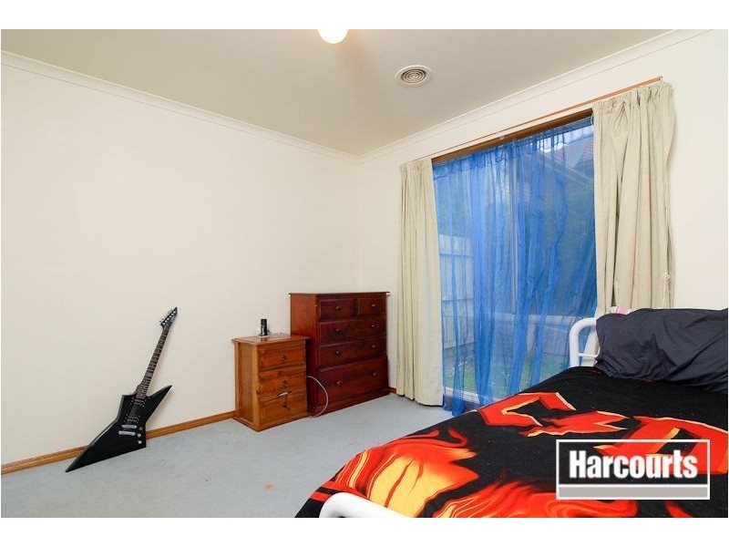 65 Hutchinson Drive, Lynbrook VIC 3975