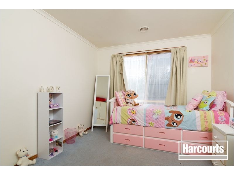 65 Hutchinson Drive, Lynbrook VIC 3975