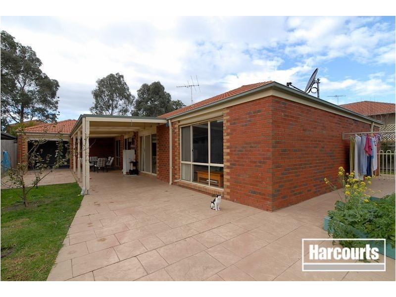 65 Hutchinson Drive, Lynbrook VIC 3975