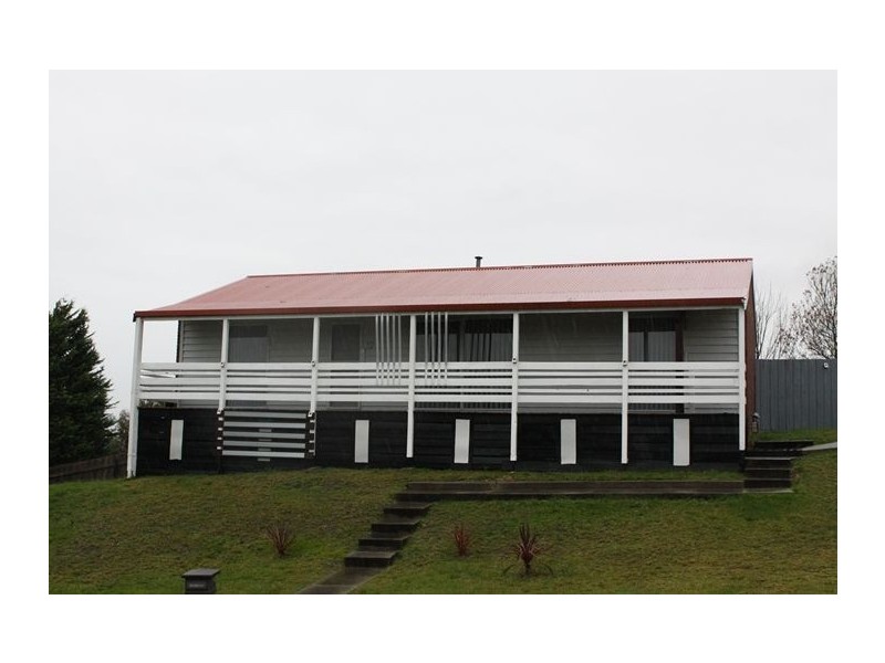 52 Willow Drive, Hampton Park VIC 3976