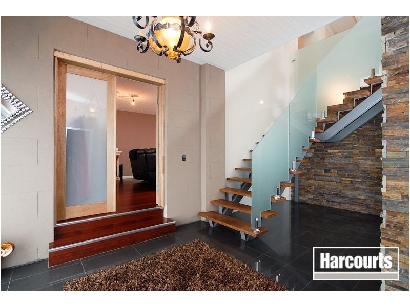 13 Gray Close, Endeavour Hills VIC 3802