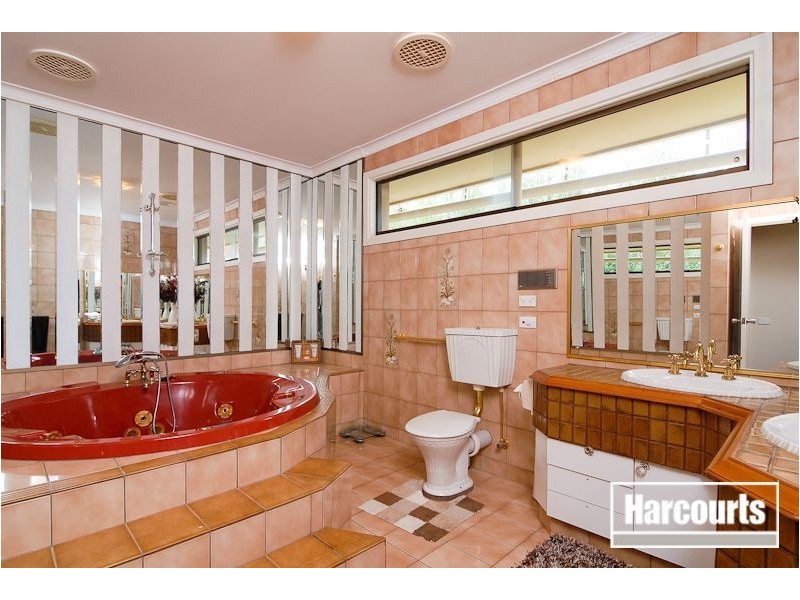 13 Gray Close, Endeavour Hills VIC 3802