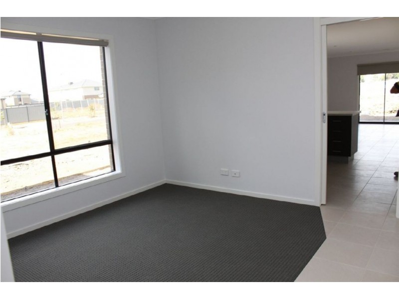 89 Selandra Boulevard, Clyde North VIC 3978