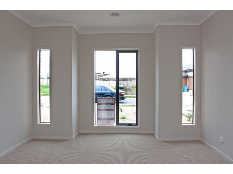 41 Nature Circuit, Cranbourne North VIC 3977