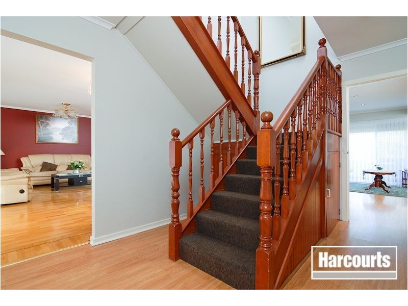 6 Monica Close, Endeavour Hills VIC 3802