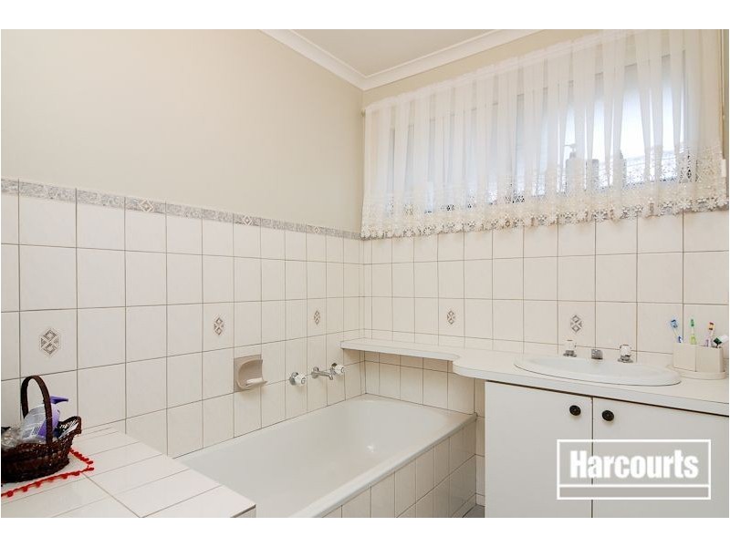 6 Monica Close, Endeavour Hills VIC 3802