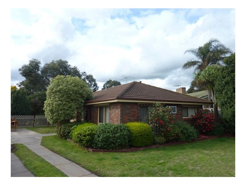 12 Flinders Court, Cranbourne North VIC 3977