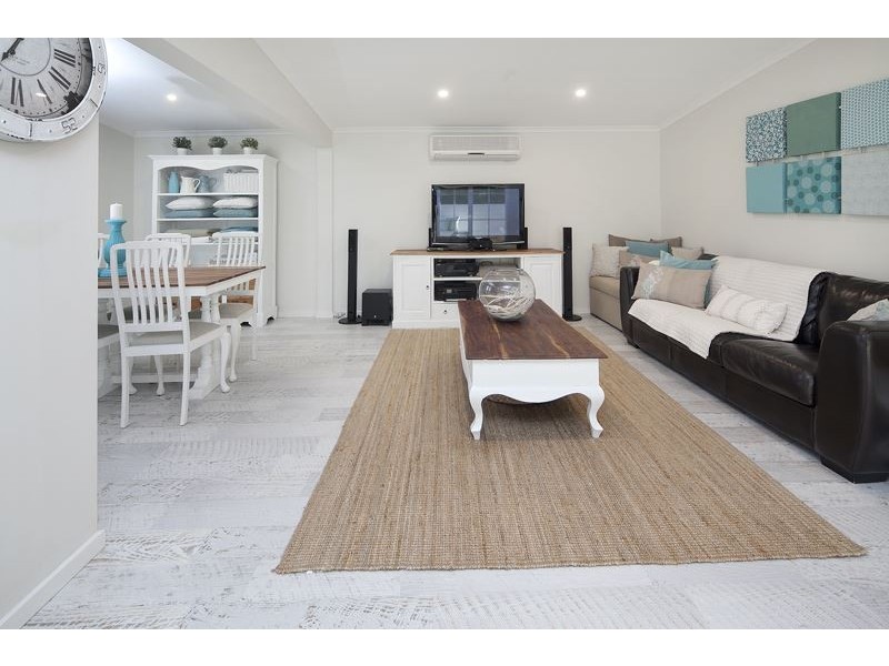 1 Ash Grove South, Langwarrin VIC 3910