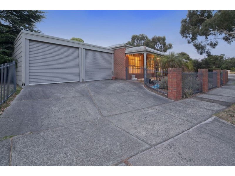 27 Beacon Drive, Langwarrin VIC 3910
