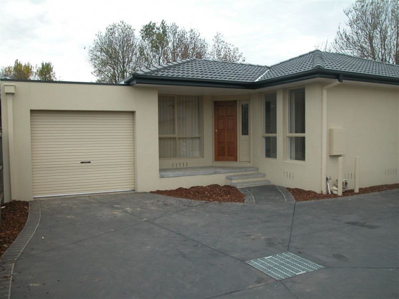 2/57 Cranbourne Drive, Cranbourne VIC 3977
