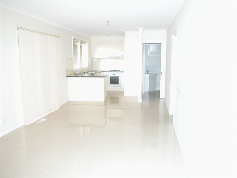 2/57 Cranbourne Drive, Cranbourne VIC 3977