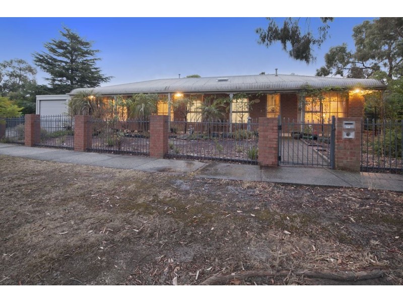 27 Beacon Drive, Langwarrin VIC 3910