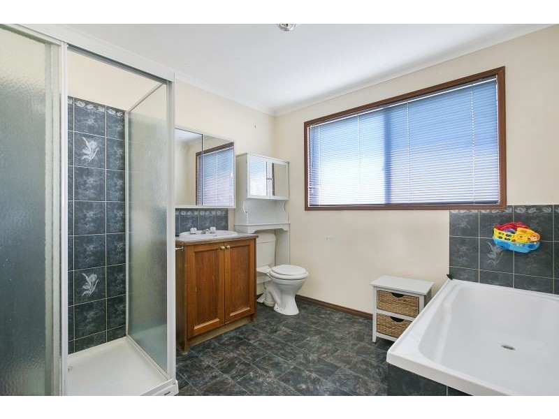 25 McGuigan Drive, Cranbourne VIC 3977