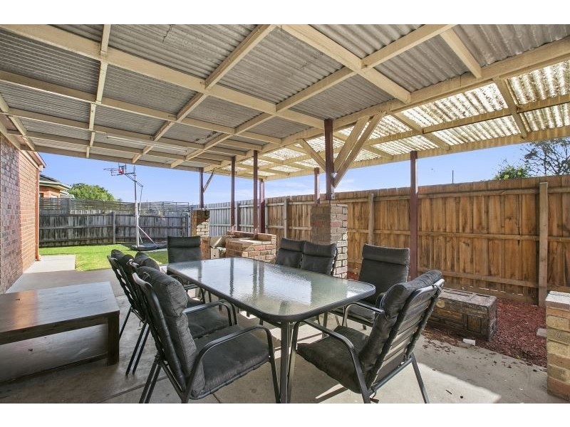 25 McGuigan Drive, Cranbourne VIC 3977