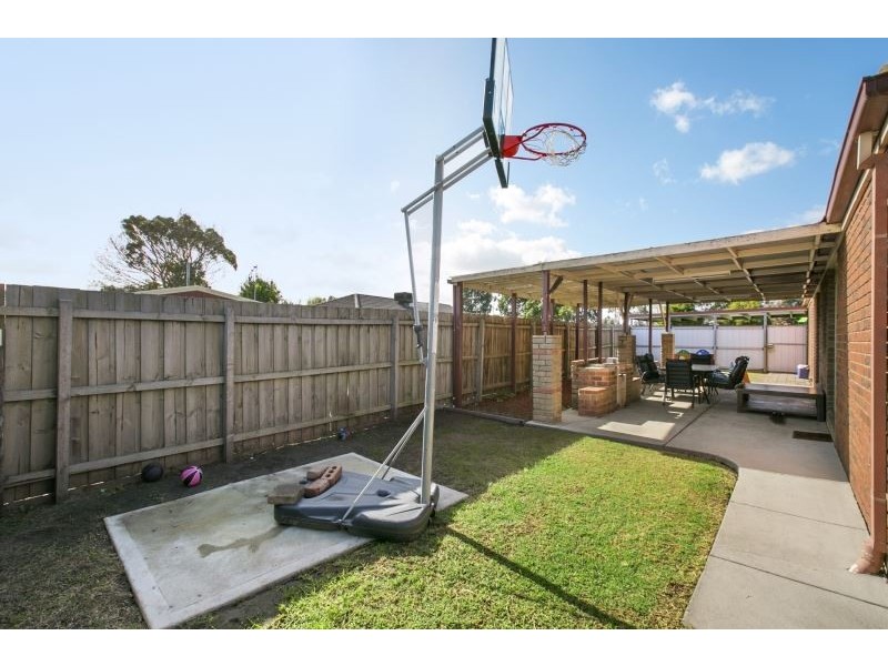 25 McGuigan Drive, Cranbourne VIC 3977