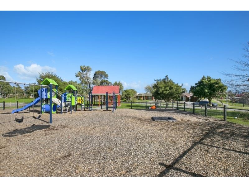 25 McGuigan Drive, Cranbourne VIC 3977