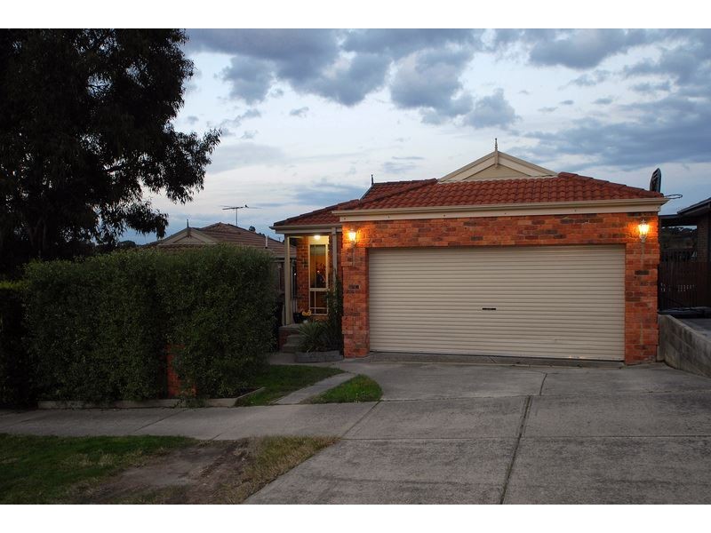 16 Julie Court, Langwarrin VIC 3910