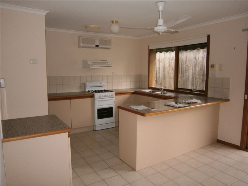 2/6 Chatterley Court, Frankston VIC 3199