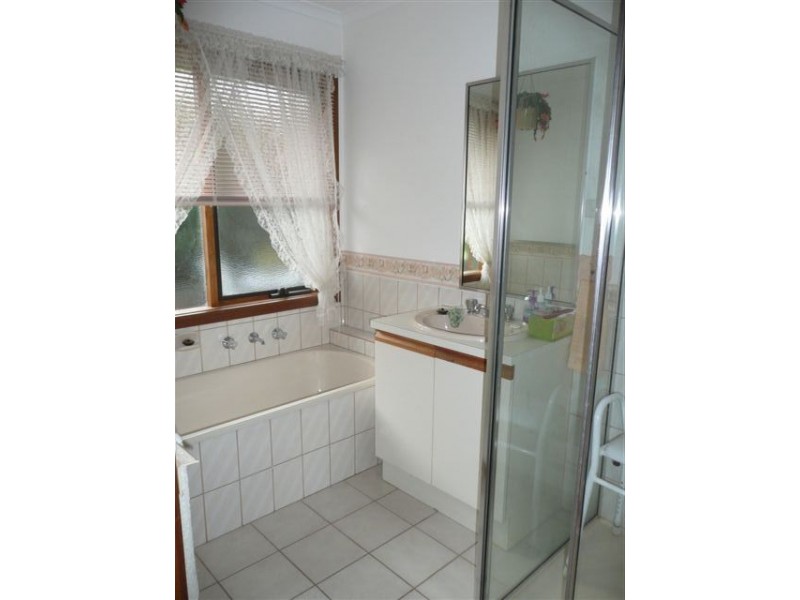 2/6 Chatterley Court, Frankston VIC 3199