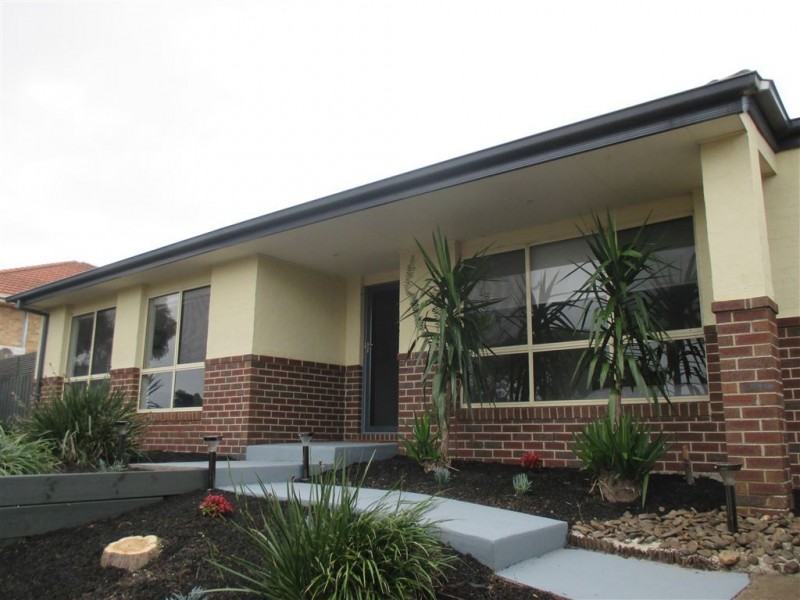 6 Windella Grove, Skye VIC 3977