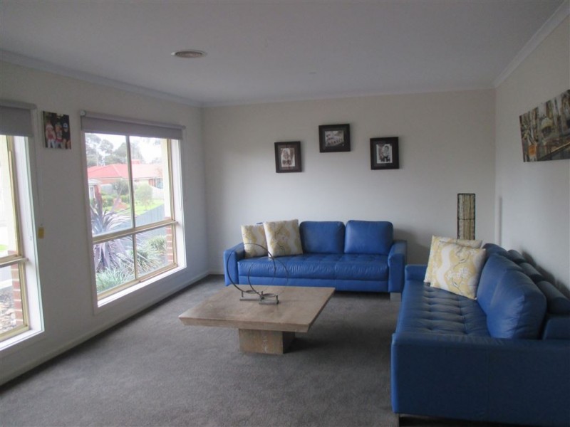 6 Windella Grove, Skye VIC 3977