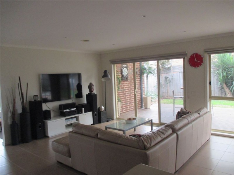 6 Windella Grove, Skye VIC 3977