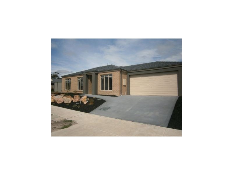 11 Warrenwood Place, Langwarrin VIC 3910