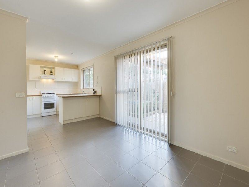 16 Downs Road, Seaford VIC 3198