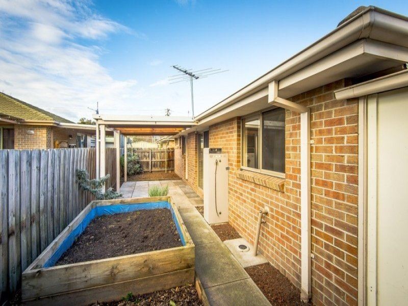 16 Downs Road, Seaford VIC 3198