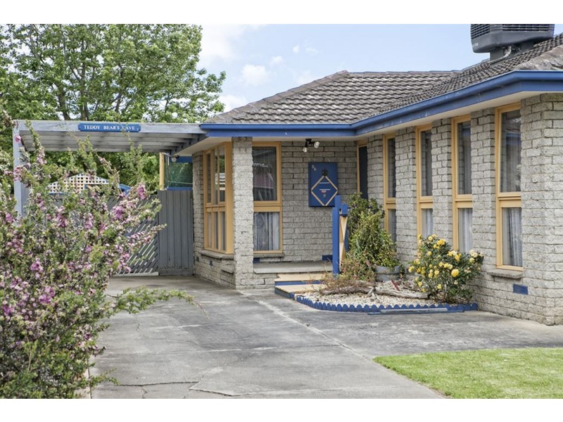 86 Clairmont Avenue, Cranbourne VIC 3977